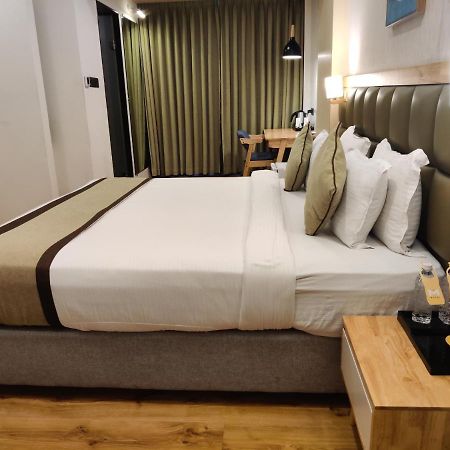 Rāipur The M Hotel מראה חיצוני תמונה
